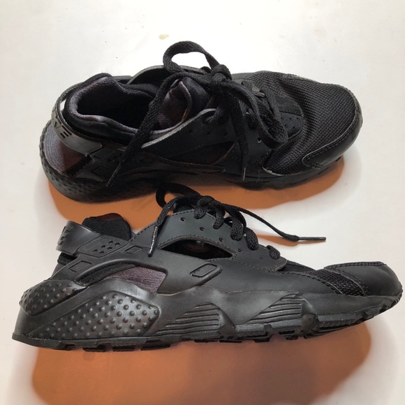 all black huaraches youth